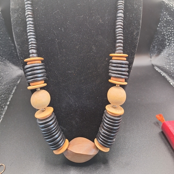 Cool Wood necklace - Picture 1 of 2